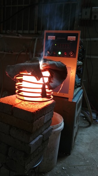 学校做实验用的小型中频熔炼炉 2 学校做实验用的小型中频熔炼炉 2